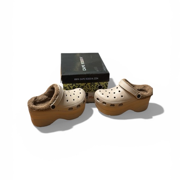 Cape Robbin Shoes - Cape Robbin Creamy crocs with Fuzzy insert. Box included NWT